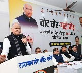 ‘Love is not news, divorce is’: Ashok Gehlot on K’taka leadership row