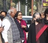 'Children dying, elderly suffering': Sonia, Priyanka target Centre over air pollution