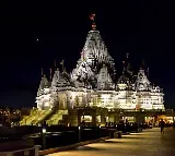 Akshardham Temple Fraud Man Loses Valuables in Scam