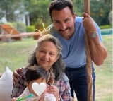 Kareena Kapoor says she always tries to follow in her amma Sharmila Tagore’s footsteps