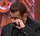 Salman Khan Gets Emotional Remembering Dharmendra