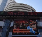 Sensex, Nifty extend gains as metal stocks rally