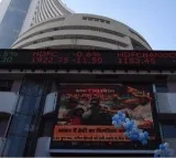 Sensex, Nifty extend gains as metal stocks rally