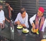 KTR Akhilesh Yadav Have Breakfast Together at Rameshwaram Cafe