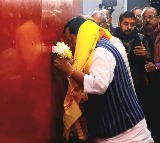 Nitin Nabin offers prayers at Hanuman temple in Patna before leaving for Delhi