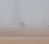 Delhi-NCR wakes up to thick smog as AQI slips back into 'severe' zone