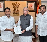 Andhra: Jagan submits one crore signatures to Guv against privatisation of medical colleges