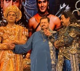 Ashutosh Rana honors art and music with Nitin Mukesh’s soulful stage performance