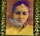 Amitabh Bachchan remembers mother Teji Bachchan on 18th death anniversary