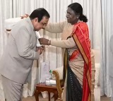 Brahmanandam Meets President Droupadi Murmu Gifts Painting