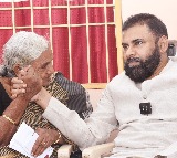 Andhra: Pawan Kalyan keeps his word to meet elderly woman