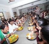 Deputy CM Mallu Bhatti Vikramarka Dines With Hostel Students