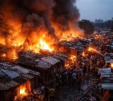 Kolkata: Several shanties gutted in fire in Garden Reach area on Christmas