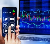 Stock Market Closes with Minor Losses Amidst Fluctuations