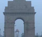 Delhi air quality improves to ‘poor’ category, national capital reels under icy cold conditions