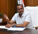 Komatireddy Venkat Reddy responds to propaganda against female IPS officer