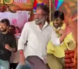 Ravi Teja dances with director at Bharta Mahashayulaku Vijnapti pre release event