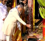 Narendra Modi Cooks Pongal at Union Minister Murugan Residence
