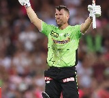 Warner signs extension with BBL club Sydney Thunder