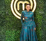 Karisma Kapoor dances on Mirchi Lagi Toh Main Kya Karoon with Chef Kunal Kapur, recreates 90s magic