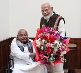PM Modi meets Deve Gowda, praises his insights on key issues