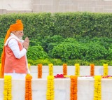 PM Modi pays tribute to Mahatma Gandhi, says his ideals will forever continue to inspire