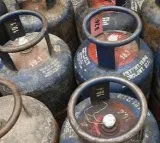 Commercial LPG cylinder prices rise by Rs 49 from Feb 1
