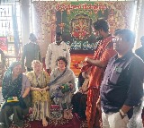 Anna Lezhneva wife of Pawan Kalyan visits Warangal Bhadrakali Temple