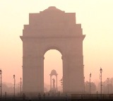 Delhi residents wake up to ‘poor’ AQI; IMD predicts clear skies, shallow fog