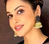 Isha Koppikar enjoys 'Comfort on a plate' as she savours her Gujarati Thali
