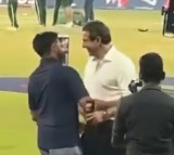 Rohit Sharma hugs Wasim Akram before India Pakistan match