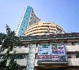 Indian stock markets trade lower, metals lead losses