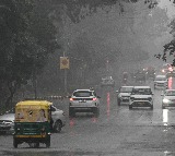 Delhi wakes up to light rain as AQI stays in 'poor' category