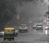 Delhi wakes up to light rain as AQI stays in 'poor' category