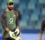 Mike Hesson clarifies Pakistan captain bottle incident