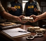 Andhra Pradesh ACB Nabs Police Officers Taking Bribe