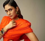 Allu Arjun expresses his desire to collaborate with Mrunal Thakur: Hope to work with you someday