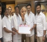 Panneerselvam Joins DMK After Leaving AIADMK