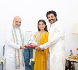 Vijay Deverakonda-Rashmika Mandanna receive a beautiful Ganesh idol from Home Minister Amit Shah