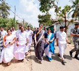 Priyanka Gandhi criticises Centre over aid, calls Wayanad rebuild a collective effort