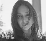 Ileana D’Cruz sneaks in a selfie during her ‘3 second’ baby-feeding break