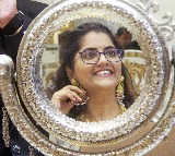 Gold slips on strong dollar, silver rebounds on MCX; Rupee hits record low