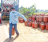 LPG production up by 28 pc in 5 days, cylinder delivery time remains 2.5 days: Hardeep Puri
