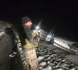 Indian Army, J&K police rescue 214 stranded tourists at Sinthan Pass amid heavy snowfall