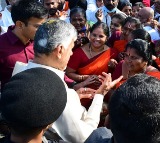 Chandrababu Naidu Visits Tirumala Interacts with Pilgrims