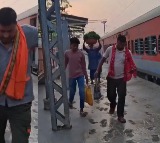 Patna Railway Station Passengers Walk on Wet Concrete Viral Video