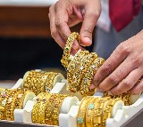 Gold price jumps Rs 10000 amid war fears