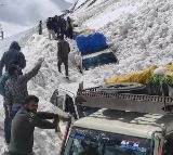 Ladakh Avalanche Six Dead Near Zojila Pass