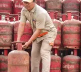 27 gas cylinders stolen from delivery tempo in Mumbai; probe on