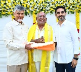 Chandrababu Naidu and Nara Lokesh Host Meal for Party Activists